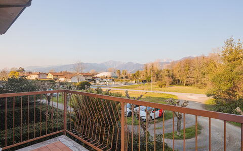 La Rocchetta: L'Eau, Ciel, Bâtiment, Bleu Azur, Montagne, Arbre, Architecture, Plan D'Eau, Lac, Quartier
