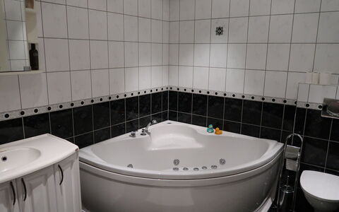 Heningen: Plante, L'Eau, Propriété, Meubles, Bâtiment, Table, Fenêtre, Bleu Azur, Chaise, Design Intérieur
