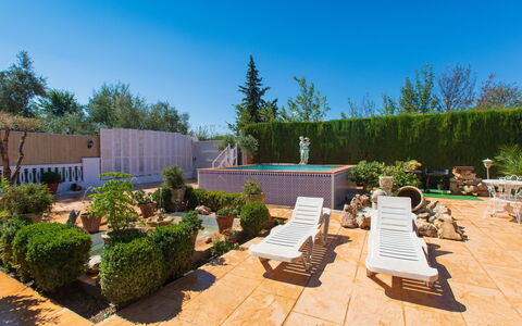 Villa Verde: Ciel, Plante, Arbre, Lot Terre, Surface De La Route, Pot De Fleur, Herbe, Design Urbain, Paysage, Zone Résidentielle