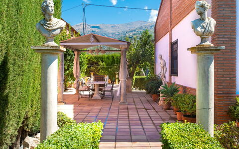 Villa Verde: Plante, Propriété, Ciel, Vert, Botanique, Éclairage, Ombre, Nuage, Architecture, Végétation