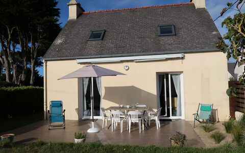 Les Dunes: Ciel, Plante, Propriété, Bâtiment, Table, Fenêtre, Parapluie, Porte, Chaise, Arbre