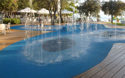 Rovinj Bale 312: L'Eau, Ressources En Eau, Ciel, Propriété, Bleu Azur, Arbre, Piscine, Fontaine, Plan D'Eau, Plante