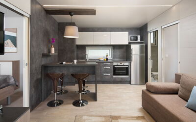 Mobilhome Villa Prestige 312.2: Meubles, Table, Bâtiment, Cabinetry, Sol, Bois, Sol, Comptoir, Salle, Salon