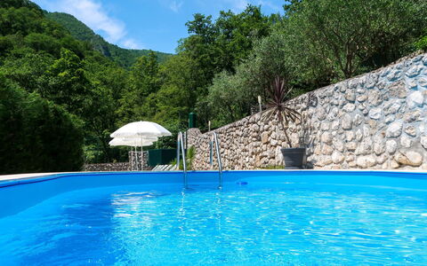 Karin: L'Eau, Propriété, Piscine, Bleu, Ciel, La Nature, Nuage, Bleu Azur, Arbre, Plante