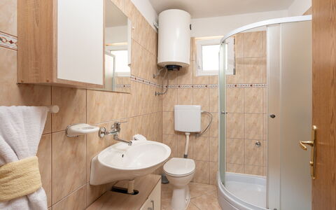 Novigrad (Zadar) 141: Design Intérieur, Sol, Sol, Luminaire Plomberie, Évier, Pièce, Lavabo, Meubles, Salle De Bains, Plomberie