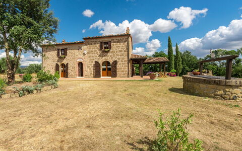Casale Poggio Lupinaio: Nuage, Plante, Ciel, Propriété, Paysage Naturel, Arbre, Lot Terre, Végétation, Herbe, Paysage