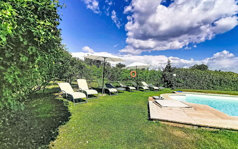 La Quercia: Bleu, Piscine, Jardin, Mobilier De Jardin, Pelouse, Recours, Aménagement Paysager, Ombre, Balancelle, Eco Hôtel