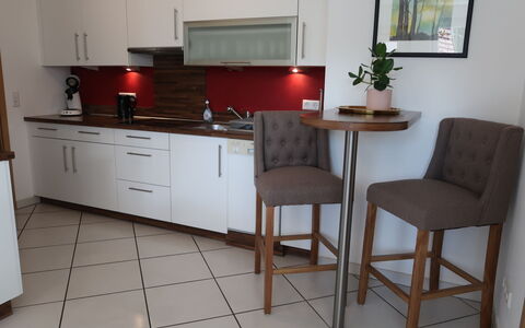 Mittelberghof: Cabinetry, Meubles, Plante, Bâtiment, Comptoir, Robinet, Bois, Tiroir, Chaise, Plante D'Appartement