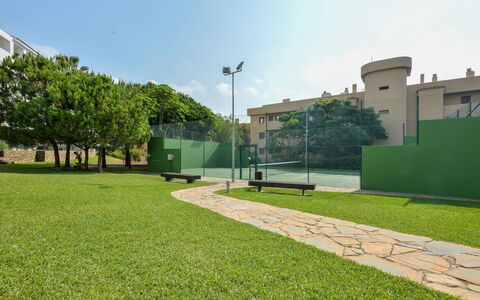 Alamar: Ciel, Jour, Plante, Éclairage Public, Nuage, Arbre, Lot Terre, Herbe, Design Urbain, Bâtiment