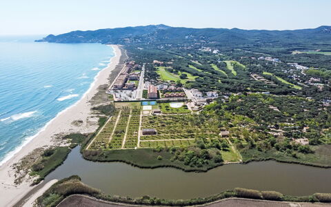 Pals 480: Vue Du Ciel, Design Urbain, Cotiers Et Relief Océaniques, Photographie Aérienne, Côte, Mer, Baie, Tropiques, Plage, Ville Resort