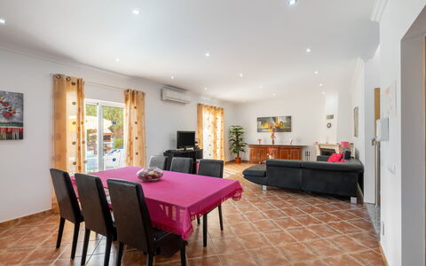 Casa Joaquim: Table, Meubles, Cadre, Plante, Chaise, Plante D'Appartement, Salle, Bâtiment, Bois, Design Intérieur
