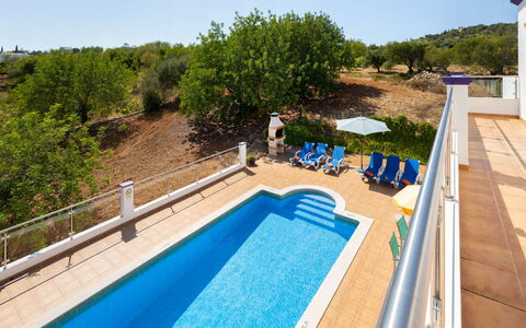 Casa Joaquim: L'Eau, Plante, Ciel, Piscine, Bleu Azur, Bâtiment, Bois, Mobilier De Jardin, Arbre, Loisir