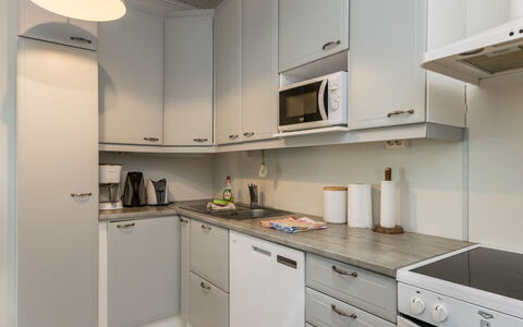 Torniniemi: Appareil De Cuisine, Cuisine, Comptoir, Cabinetry, Principaux Appliance, Design Intérieur, Meubles, Bois, Sol, Evier