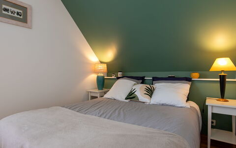 L'Air du Large: Lit, Chambre, Design Intérieur, Literie, Drap De Lit, Plafond, Textile, Meubles, Linge, Pièce