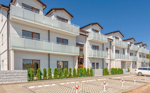 Grzybowo Seaside: Bâtiment, Ciel, Fenêtre, Roue, Plante, Maison, Lot Terre, Design Urbain, Condominium, Quartier