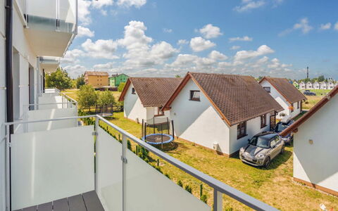 Grzybowo Seaside: Ciel, Nuage, Bâtiment, Jour, Propriété, Fenêtre, Bleu Azur, Maison, Design Urbain, Clôture