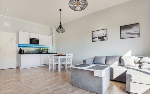Grzybowo Seaside: Propriété, Meubles, Canapé, Table, Bois, Design Intérieur, Salon, Cadre, Sol