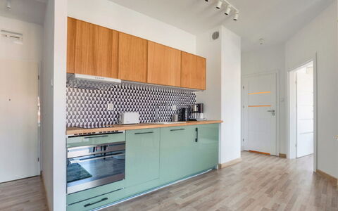 Grzybowo Seaside: Cabinetry, Comptoir, Robinet, Bâtiment, Cuisine, Bois, Luminaire Plomberie, Design Intérieur, Sol, Sol