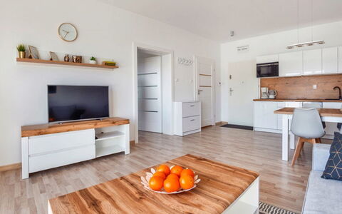 Grzybowo Seaside: Table, Propriété, Meubles, Cabinetry, Orange, Bois, Canapé, Design Intérieur, Éclairage, Sol