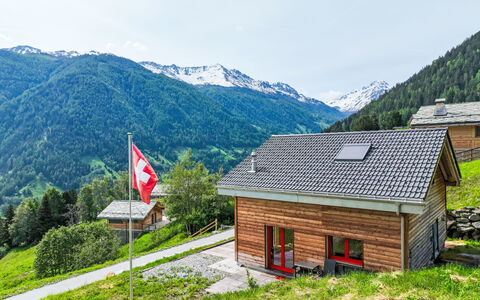 Les Silènes: Ciel, Montagne, Bâtiment, Plante, Fenêtre, Paysage Naturel, Maison, Montagnes, Arbre, Pente