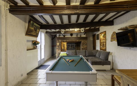 Chez Lulu: Table, Propriété, Fenêtre, Salle De Récréation, Bassin, Bois, Bâtiment, Design Intérieur, Architecture, Canapé