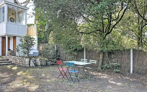 Villa Kermario: Branche, Arbuste, Domicile, Chalet, Brindille, Jardin, Ombre, Arrière-Cour, Aménagement Paysager, Biens
