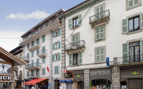 Chamonix 171: Ciel, Fenêtre, Propriété, Bâtiment, Design Urbain, Maison, Nuage, Quartier, Zone Résidentielle