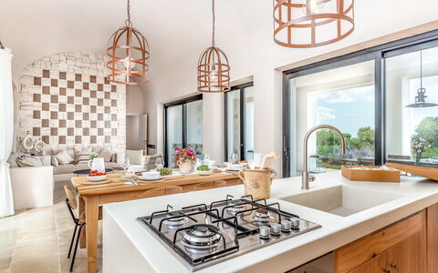 Villa Orama Estia Relais: Comptoir, Propriété, Cabinetry, Meubles, Blanc, Évier, Robinet, Produit, Cuisine, Luminaire Plomberie