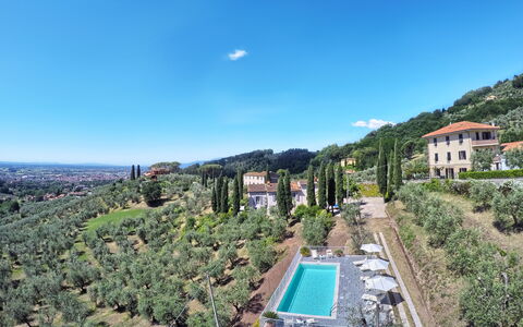 Villa Maona: Ciel, Plante, Bâtiment, L'Eau, Nuage, Bleu Azur, Arbre, Végétation, Design Urbain, Zone Résidentielle