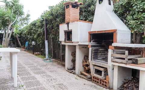 La Terrazza Di Santa Marinella: Propriété, Bâtiment, Arbre, Plante, Ciel, Bois, Chalet, Paysage, Zone Résidentielle, Immobilier