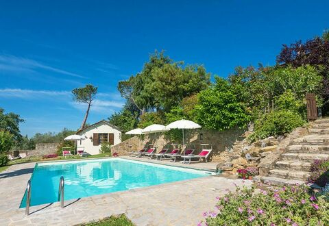 Villa Taragnano: L'Eau, Plante, Ciel, Bâtiment, Bleu, Piscine, Arbre, Chaise, Mobilier De Jardin, Nuage