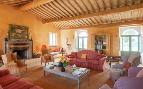 Lavacchio 10: Table, Meubles, Propriété, Fenêtre, Canapé, Bois, Design Intérieur, Chaise, Cadre, Sol