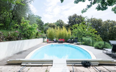 Les Ondes: L'Eau, Plante, Ciel, Nuage, Piscine, Arbre, Ombre, Mobilier De Jardin, Bâtiment, Composite