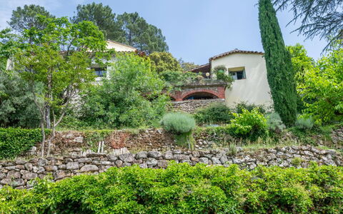 Les Ondes: Plante, Ciel, Communauté Des Plantes, Bâtiment, Arbre, Paysage Naturel, Végétation, Lot Terre, Nuage, Herbe
