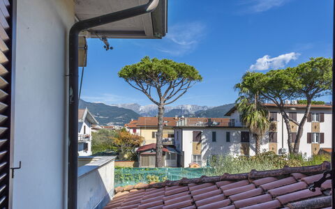 Residenza Garosi: Ciel, Plante, Nuage, Jour, Propriété, Bâtiment, Fenêtre, Bleu Azur, La Nature, Arbre