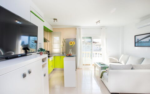 Penthouse Marian: Cabinetry, Meubles, Bâtiment, Comptoir, Chaise, Appareil De Cuisine, Cadre, Maison, Canapé, Électroménager