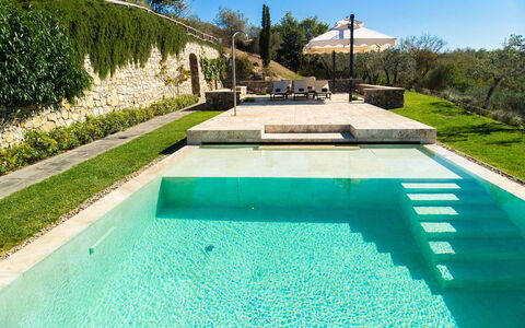 Villa Dorothea: L'Eau, Plante, Propriété, Ciel, Vert, La Nature, Rectangle, Bleu Azur, Bleu, Piscine