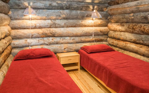 Rukanpesä 2B: Bois, Chambre, Sol, Sol, Lit, Meubles, Design Intérieur, Pièce, Drap De Lit, Literie