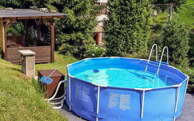 Chlivce 10: L'Eau, Plante, Rectangle, Piscine, Paysage Naturel, Loisir, Herbe, Paysage, Arbre, Ombre
