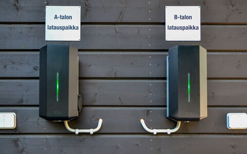 Tonttutahko 20 a: Lit, Meubles, Chambre, Design Intérieur, Literie, Drap De Lit, Sol, Bois, Sol, Pièce