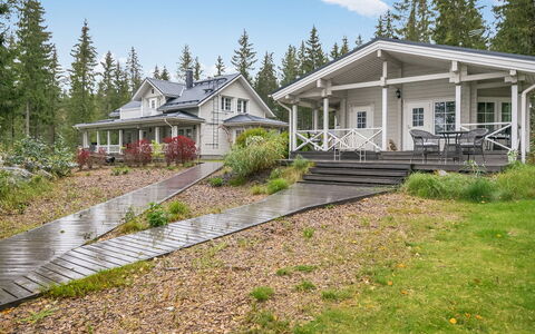Tyssinniemi: Lit, Meubles, Chambre, Design Intérieur, Literie, Drap De Lit, Sol, Bois, Sol, Pièce