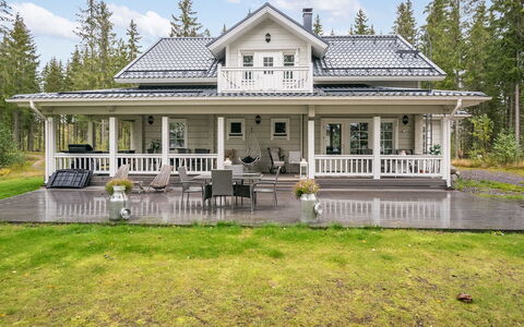 Tyssinniemi: Lit, Meubles, Chambre, Design Intérieur, Literie, Drap De Lit, Sol, Bois, Sol, Pièce