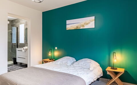 Villa Lanka: Meubles, Propriété, Confort, Bleu Azur, Bois, Textile, Éclairage, Design Intérieur, Ombre, Peindre