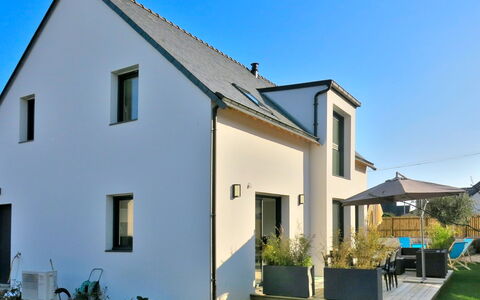 Villa Lanka: Plante, Ciel, Bâtiment, Fenêtre, Vert, Porte, Maison, Lot Terre, Herbe, Chalet