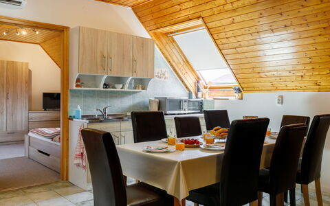 Küsz: Meubles, Table, Cabinetry, Bâtiment, Chaise, Bois, Comptoir, Design Intérieur, Sol, Cuisine