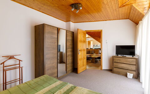 Küsz: Meubles, Propriété, Confort, Bois, Bâtiment, Éclairage, Design Intérieur, Orange, Sol, Sol