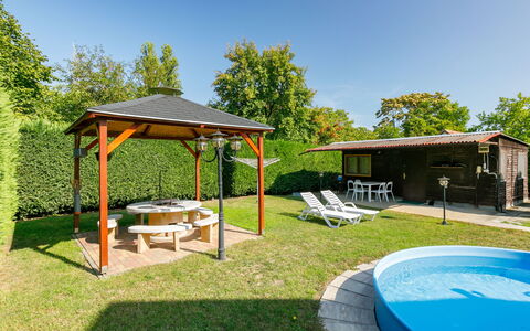 Narcisse: Plante, Ciel, La Nature, Ombre, Arbre, Mobilier De Jardin, Piscine, Lot Terre, Maison, Bâtiment
