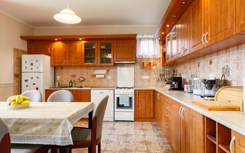 Narcisse: Comptoir, Cabinetry, Meubles, Propriété, Cuisine, Bois, Orange, Sol, Appareil De Cuisine, Sol