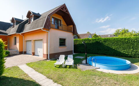 Narcisse: Ciel, Bâtiment, Plante, Fenêtre, Maison, Ombre, Lot Terre, Piscine, Mobilier De Jardin, Arbre