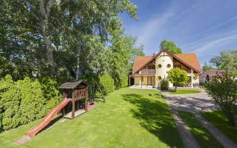 Jókai: Maison, Domicile, Établissements Humains, Chalet, Pelouse, Jardin, Biens, Cour, Aménagement Paysager, Ferme